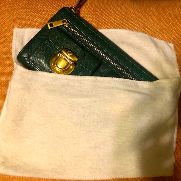 🌴🤩AUTHENTIC MARC JACOBS DESIGNER QUILTED LEATHER ZIP TOP GREEN WALLET😍 - Picture 3 of 16